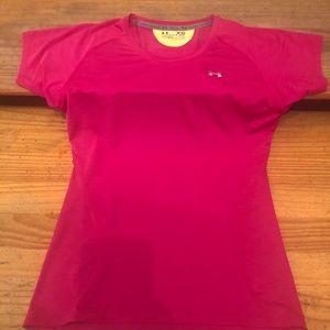 Under Armour ladies semi fitted tee hot pink XS
